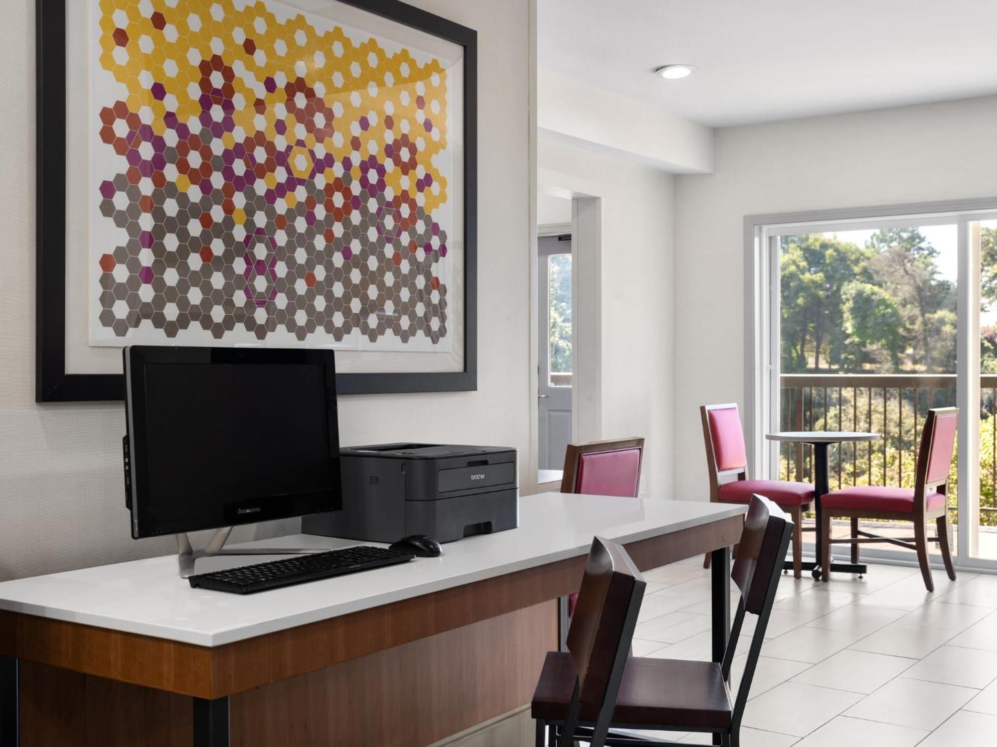 Holiday Inn Express Fort Bragg By Ihg Exterior foto